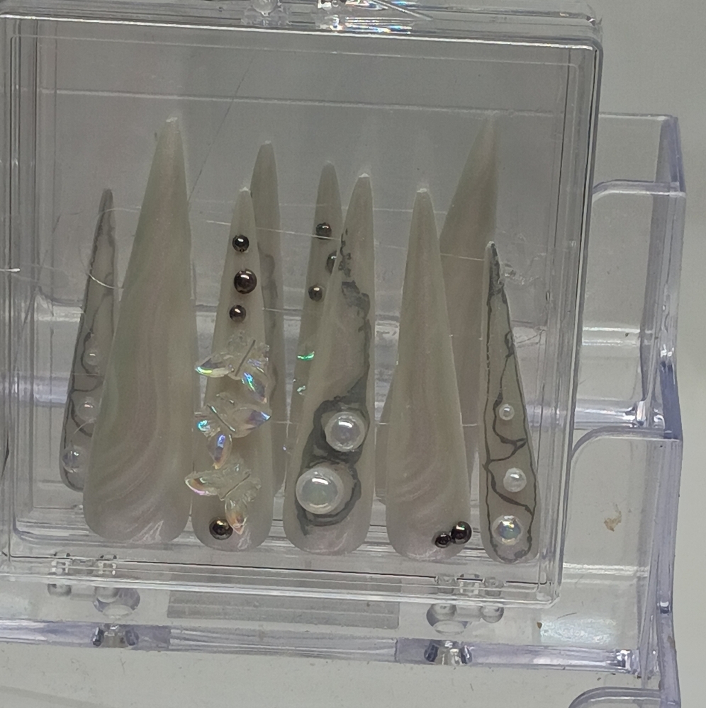 Elegant White and Silver Nail Set
